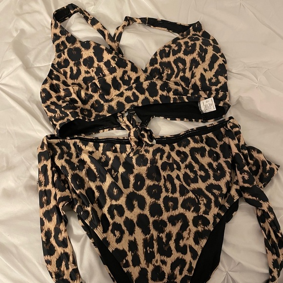 LEOPARD PLUS SIZE BIKINI - Picture 2 of 5